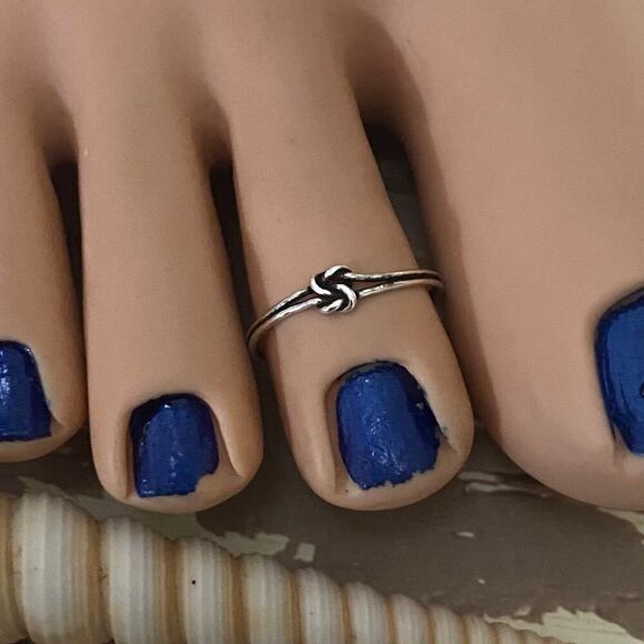 Dainty Knot Sterling Silver Toe Ring - Picture 2 of 4